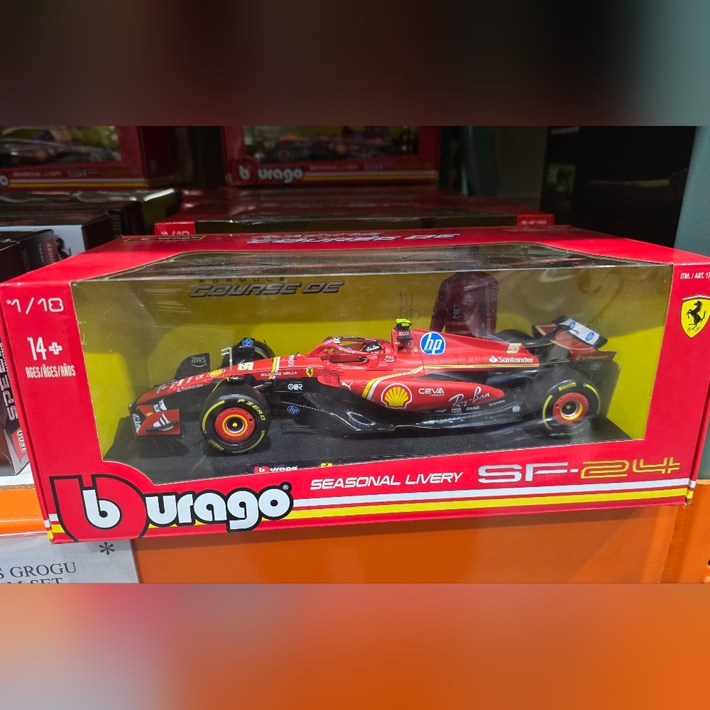 Burago 1:43 Formula F1 Racing Paddock Set - Ferrari Brand New in Original Box